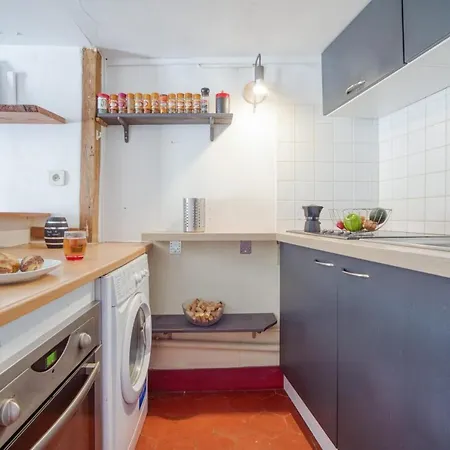 Lovely Central For 2 Guests! *